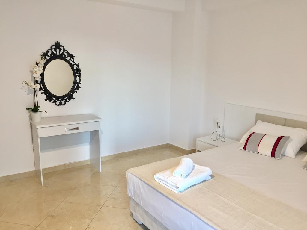 Sea And Sun Apartments Sarandë 部屋 写真